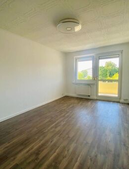 Provisionsfrei - Frisch renovierte 3-Raum-Wohnung mit Balkon und Stellplatz in zentraler Lage in Oschatz - Oschatz
