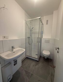 **Erdgeschoss** - Neu sanierte 2-Zimmer-Wohnung - Erstbezug nach Rundum-Erneuerung - Kamp-Lintfort
