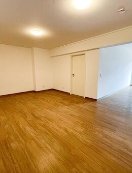 Moderne 3-Raum-Wohnung mit Balkon und Einbauküche in Aue - Aue