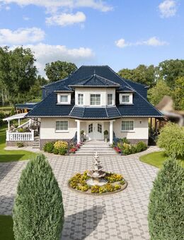 Großzügiges Anwesen mit Pool, Nebengebäude und Traumgarten - Langewahl