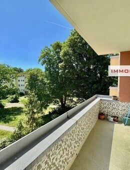IMMOBERLIN.DE - Charmante 2-Zimmer-Wohnung mit Sonnenbalkon nahe Kurt-Schumacher-Platz - Berlin