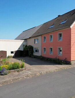 RESERVIERT Ruhig gelegenes, großzügiges Haus mit Scheune und Garagen auf 2.740 m² großen Grundstück in Hersdorf RESERVIERT - Hersdorf