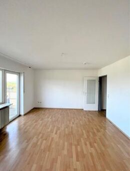 2-Zimmer-Wohnung, mit Balkom, mit Einbauküche und tollem Ausblick in Röthenbach an der Pegnitz - Röthenbach (Pegnitz)