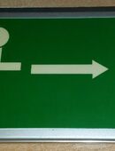 Fluchtweg Kunstoff Schilder nach rechts+links inkl. Halterung in 27283