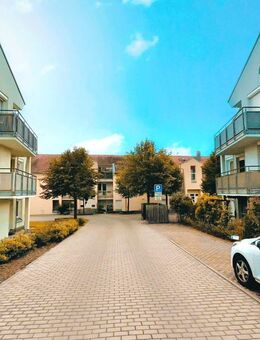 Gemütliche 2-Raumwohnung mit Dachterrasse und Tiefgaragen-Stellplatz in beliebtem Wohnviertel - Weinböhla