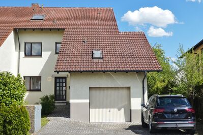 GANESHA-IMMOBILIEN...großes Reihenendhaus in ruhiger Wohnlage zu verkaufen !