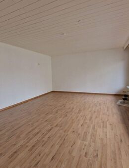 Geräumige 4 ZKB Wohnung, neu renoviert - Homburg