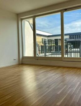 3-Zimmer-Dachgeschoss-Wohnung mit Einbauküche und 2 Balkone - Berlin