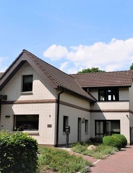 Leben und Arbeiten vereint an einem Ort - Großzügiges Einfamilienhaus mit Gewerbehalle - Nordhastedt