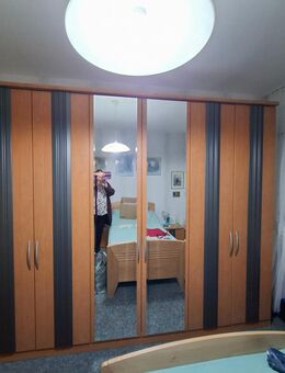 Schlafzimmerschrank 6 türig - Duisburg