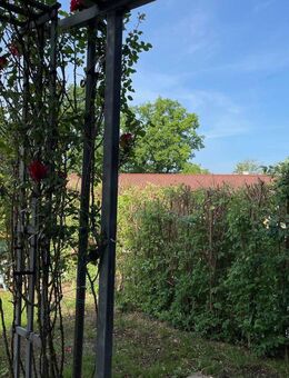 Helle 3 1/2 Zimmer-Wohnung mit Reihenhauscharakter in zentrumsnaher Lage mit Garten und Balkon - Miesbach