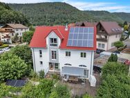 Energetisch saniertes, hochwertiges Haus mit Einliegerwohnung, Carport und Garage - Bad Wildbad