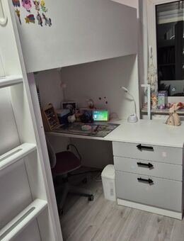 Hochbett mit Schreibtisch, Intrigierten Schrank und Regal - Hagen (Stadt der FernUniversität) Vorhalle