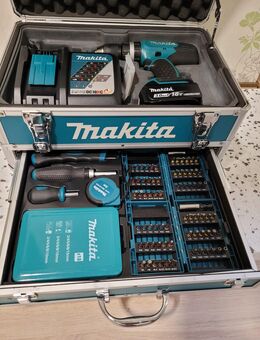 Makita 18V Akku-Schlagbohrschrauber DHP482RFX9 mit 1 Akku 3,0 Ah, Ladegerät und Schubladenkoffer mit 96 Teile - Rheinsberg