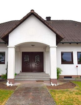 Schwand: freistehendes 2-Familienhaus mit Doppelgarage, Werkstatt und großem Garten - Schwanstetten