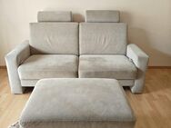 2 Sitzer Couch mit Relax Funktion und Hocker - Berlin Pankow