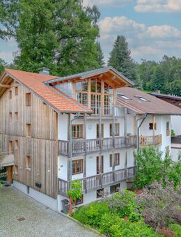 Flexibel nutzbares Mehrfamilienhaus mit genehmigter Erweiterung in schöner Wohnlage mit Bergblick - Prien (Chiemsee)