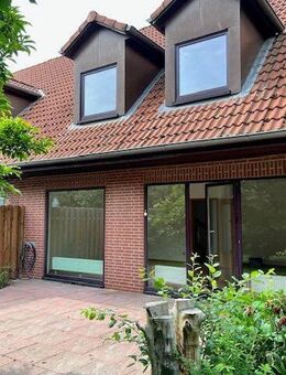 schöne, helle Doppelhaushälfte mit Carport, Gartenhaus und schönem Garten in Harmstorf - Harmstorf