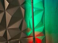 LED-Stehlampe mit Fernbedienung – Farbwechsel & feste Farben - Tuttlingen