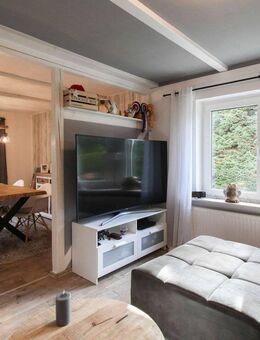 Überwiegend modernisierte Doppelhaushälfte mit tollem Grundstück in charmanter Lage von Pinneberg. - Pinneberg