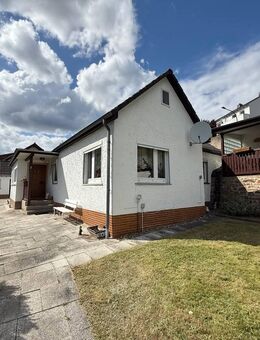 Schöner Bungalow auf ca. 90 m² in Top Lage, Nebengebäude und großem Grundstück mit ca. 793m²! - Niestetal