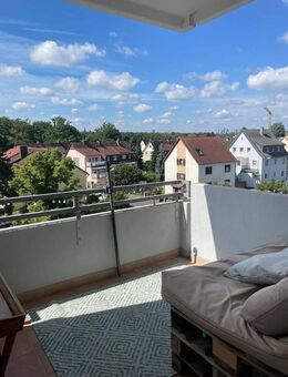 3 Zimmer-Wohnung, Frankfurt/Main Bergen-Enkheim mit Süd-Balkon, in der Nähe der U-Bahnstation U-7 u. U-4 am Hessen-Center r - Frankfurt (Main)