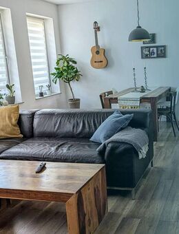 Geräumige 4-Zimmer-Wohnung mit 2 BALKONEN und EINBAUKÜCHE - Leipzig