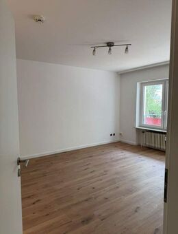Frisch nach Renovierung 2ZKB mit Einbauküche & Balkon - Saarbrücken