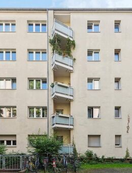 Vermietete Wohnung in ruhiger Seitenstraße mit Balkon - Berlin