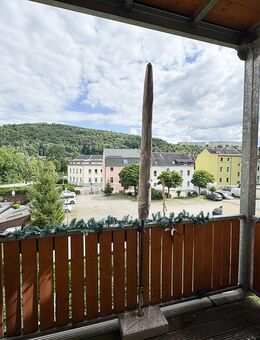 Schicke 2-Raum-Wohnung mit Balkon & Einbauküche in ruhiger, aber zentraler Lage von Aue - Aue