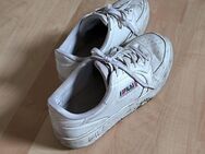 Verkaufe meine getragenen weiße Sneaker - Düsseldorf Zentrum