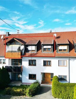 Helle 3-Zimmer-Dachgeschosswohnung mit Balkon & drei Stellplätzen - Kirchdorf (Iller)