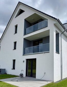 Seelze-Stadtkern: Neue 4-Zi.-Maisonette-ETW mit Fahrstuhl und Balkon im puristischen Wohnstil - Seelze