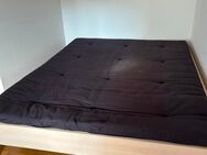 Bett mit Matrazte und Lattenrost zu verkaufen (140x200cm), gebraucht, Rahmen aus schönem Holz - Konstanz