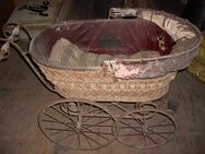 Antiken Kinderwagen zu verschenken - Warstein