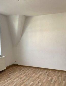 Gemütliche 2-Raum-DG-Wohnung zzgl. PKW-Stellplatz auf der Schliebenstraße zu vermieten! - Bautzen