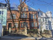 Kreuzbergviertel: Teilsaniertes Jugendstil-Mehrfamilienhaus mit weiterem Fertigstellungsbedarf und Baugenehmigung für große Balkone - Münchberg