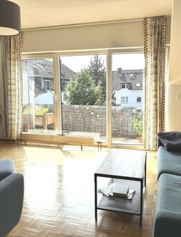 Helle 2 Zimmer Dachgeschosswohnung mit Balkon und Tiefgaragenplatz - Bonn