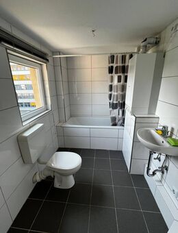 Nette ruhige Dachgeschoßwohnung im Herzen von Düren - Düren