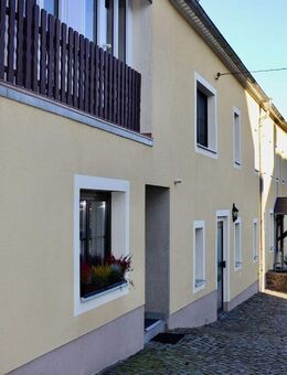 +++ 4,9 Mietrendite ! Wunderbar gepflegtes Mehrfamilienhaus mit neuer Heizanlage, 3 Einheiten und 7 Stellplätzen in 01936 Großnaundorf! +++ - Großnaundorf