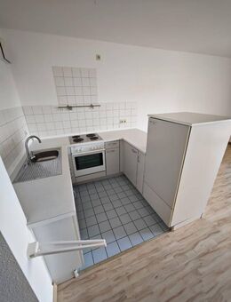 schöne 2-Raum Wohnung mit EBK, Balkon und Stellplatz * sofort frei! - Leipzig
