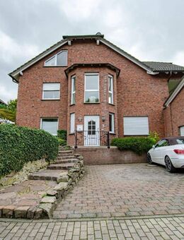 Charmantes Zweifamilienhaus mit vermieteter Einliegerwohnung und Doppelgarage - Unna