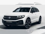 VW Touareg, 3.0 V6 TDI R-Line IQ PARKL FED EL SITZE HECKKL °, Jahr 2024 - Hildburghausen