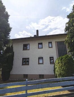 Toll geschnittenes 2-Familienhaus mit atemberaubend großem Grundstück im Herzen Neunkirchens - Neunkirchen (Brand)
