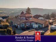 Exklusives Wohnerlebnis: Traumhaftes Einfamilienhaus mit zwei Einliegerwohnungen, Weitblick & Baupotenzial! - Molzhain