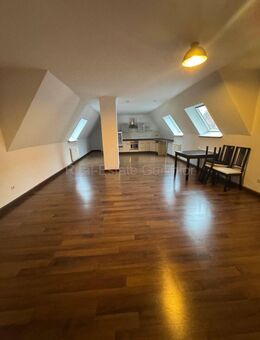 3 Zimmer Altstadt Mansardenwohnung mit EBK direkt in der Altstadt - Mansarde - Weiden (Oberpfalz)