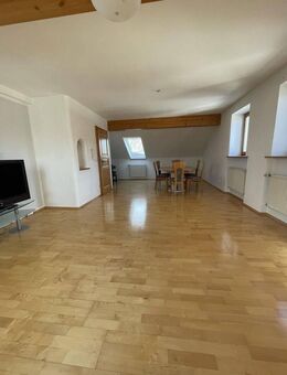 Helle 4,5-Zimmer-Wohnung mit Einbauküche - Triftern