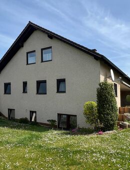 Gelegenheit: Großzügiges Einfamilienhaus mit Einliegerwohnung, Ausbaureserve und großem Garten in Buttenheim - Buttenheim