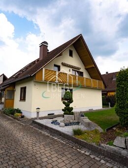 Vielseitiges Wohnhaus mit ausgebautem Spitzboden, Sauna und Gartenoase - Dentlein (Forst)