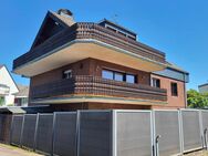 Attraktive, extravagante Dachgeschosswohnung (2. Etage) mit offenem Kamin, Riesensonnenbalkon und Carport! - Rösrath